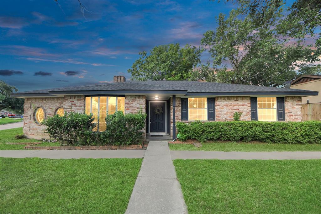 15135 Chipman Ln. in Houston, TX - Building Photo