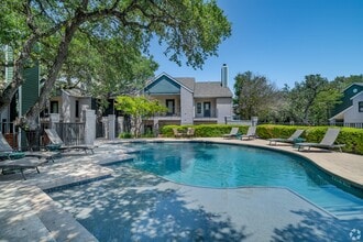 Apex Apartments in San Antonio, TX - Building Photo - Building Photo