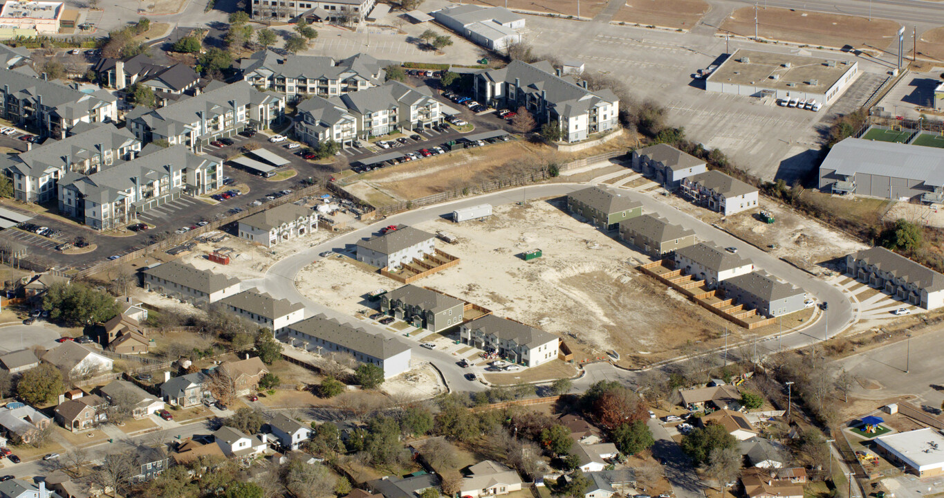 Savannah Brooks in Live Oak, TX - Building Photo