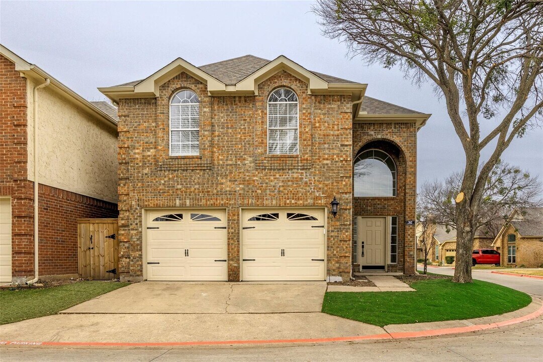 362 Arbor Crest Ln in Euless, TX - Building Photo