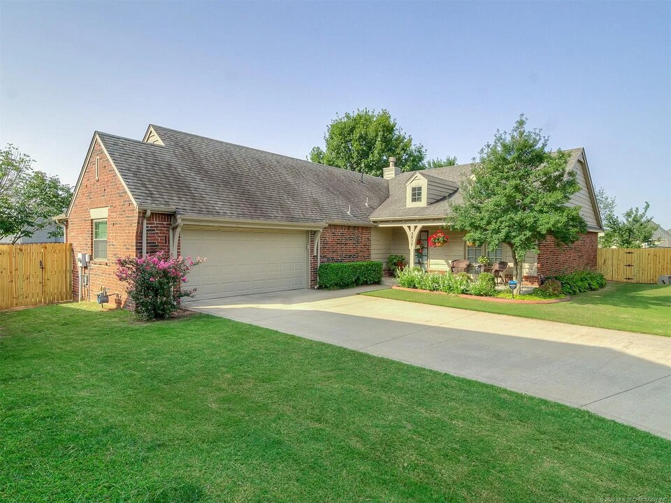 3927 W Austin St in Broken Arrow, OK - Building Photo