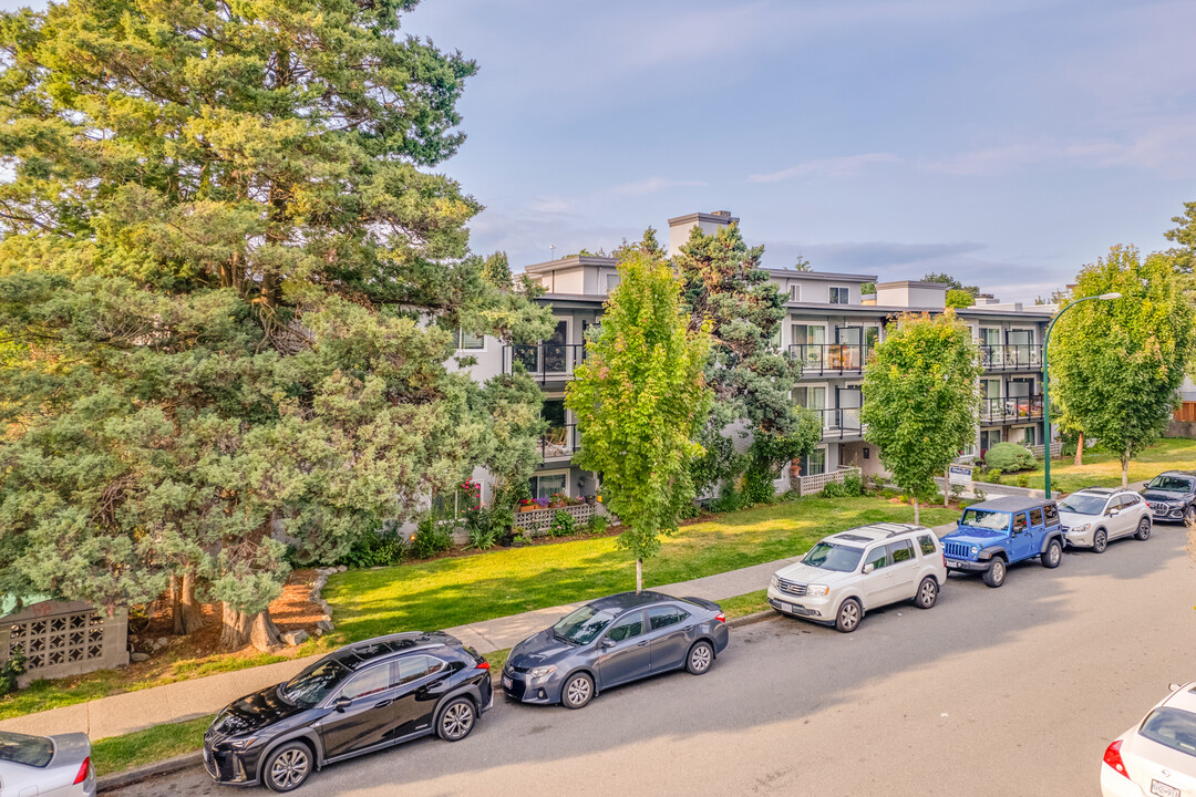 Arlington Court Apartments in Vancouver, BC - Building Photo