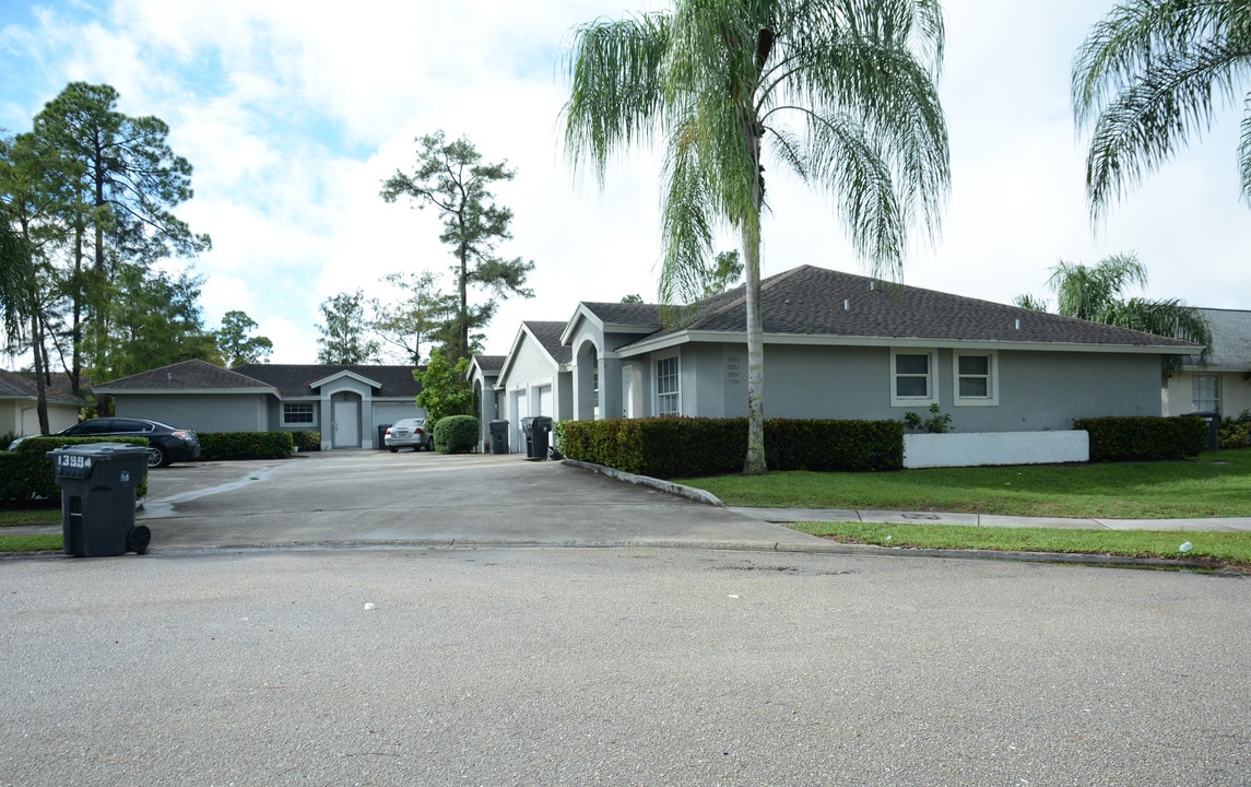 13990 Veronica Ct in Wellington, FL - Foto de edificio