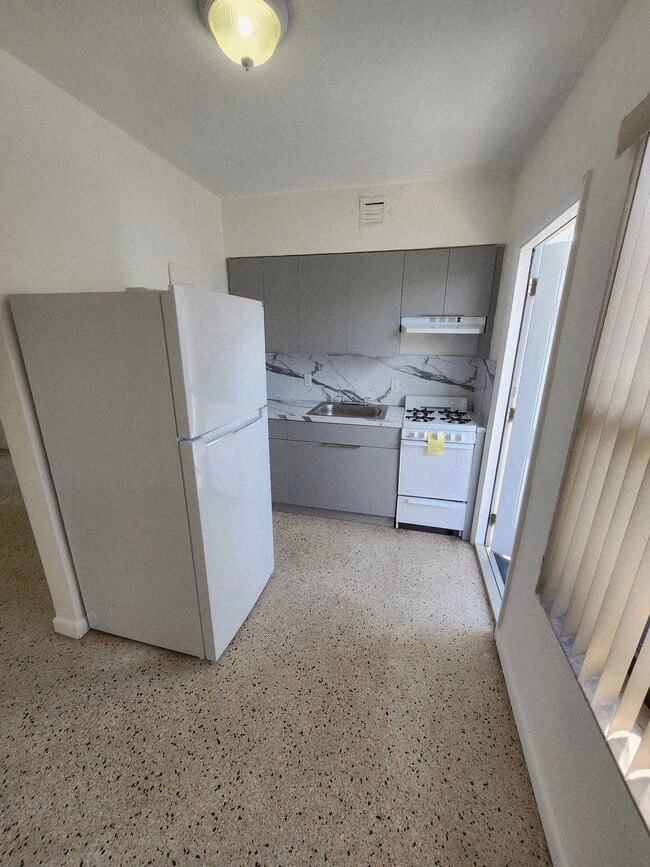 660 83rd St, Unit Apartment 4