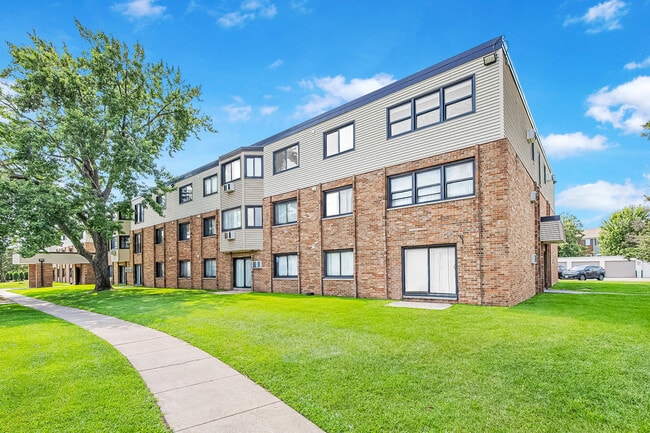 Ridgebrook Apartments in Brooklyn Park, MN - Foto de edificio - Building Photo