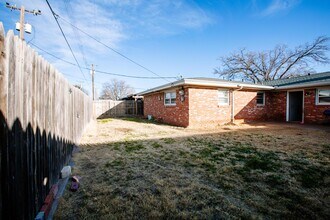 5426 9th St in Lubbock, TX - Building Photo - Building Photo