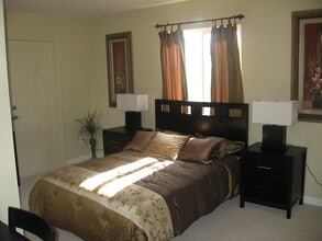 13801 Hoyt St in Pacoima, CA - Building Photo - Building Photo