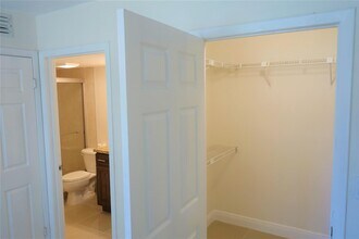 5686 Rock Island Rd, Unit # 102 in Tamarac, FL - Building Photo - Building Photo