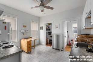 741 Broadway, Unit 2 in Somerville, MA - Building Photo