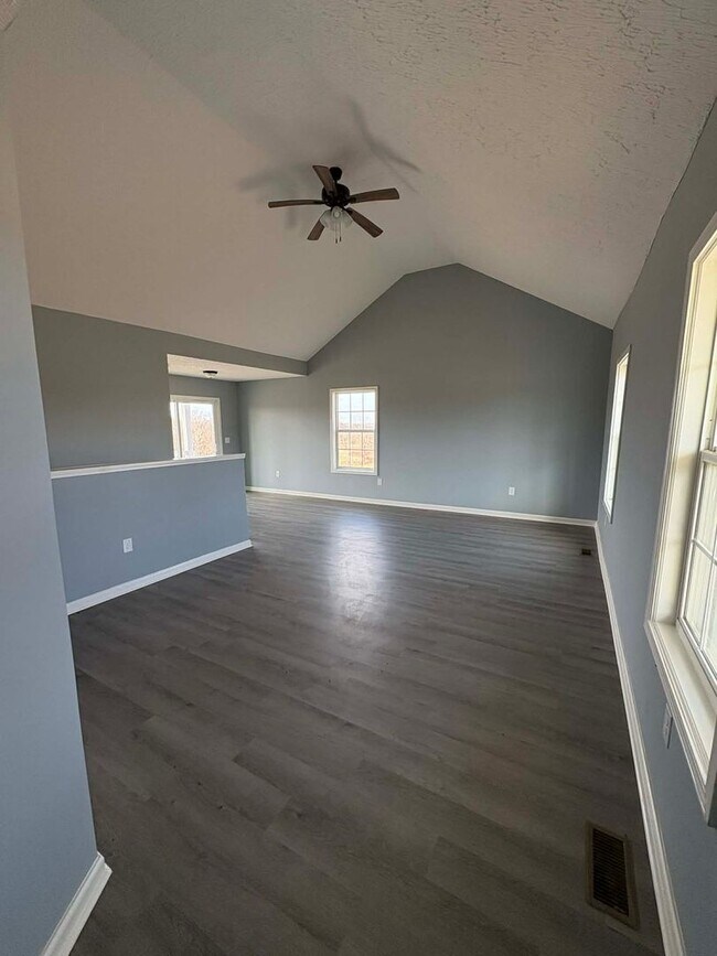 393 Jack Hunt Rd in Tompkinsville, KY - Building Photo - Building Photo