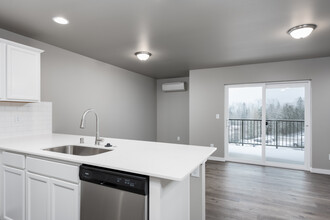 Deemer Townhomes in Bellingham, WA - Building Photo - Interior Photo