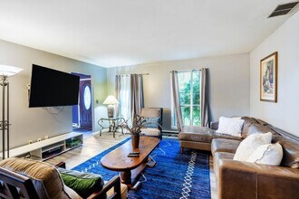 247 Strawridge Rd in Wallkill, NY - Building Photo - Building Photo