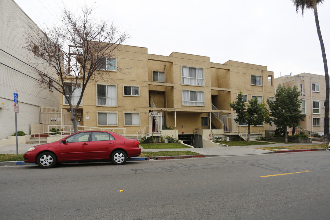 108 W Maple St in Glendale, CA - Building Photo