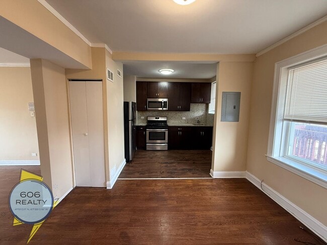 2805 N Kilbourn Ave in Chicago, IL - Foto de edificio - Building Photo