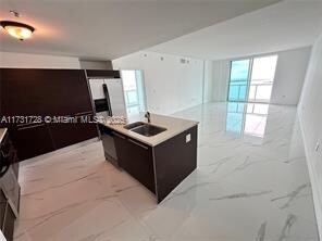 1900 N Bayshore Dr, Unit # 3202 in Miami, FL - Foto de edificio
