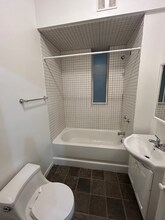 2442 W Iowa St in Chicago, IL - Building Photo - Building Photo