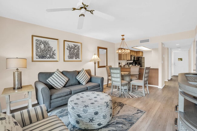 600 Neapolitan Way in Naples, FL - Building Photo - Building Photo