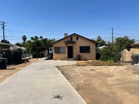 342 W 3rd St in Perris, CA - Building Photo