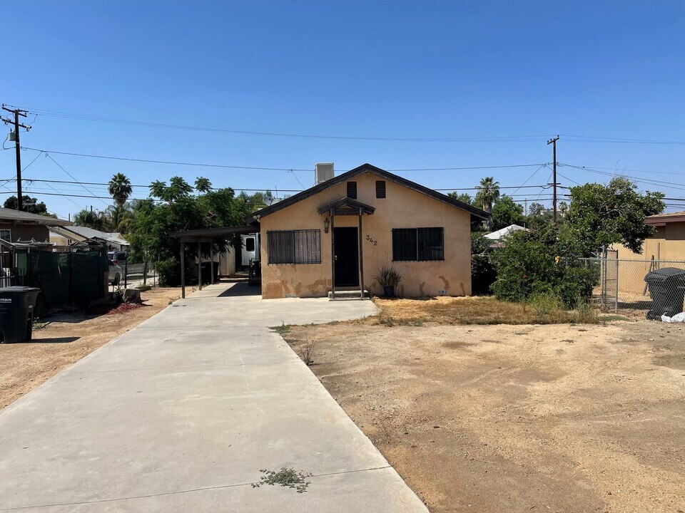 342 W 3rd St in Perris, CA - Building Photo