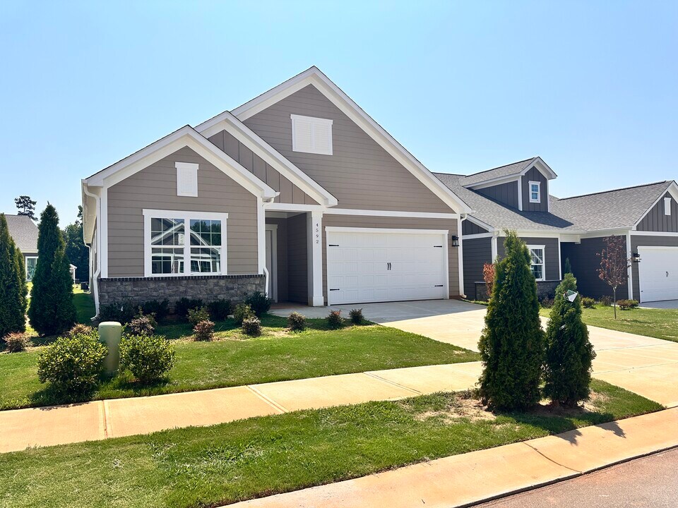 4592 Kobus Ct. in Sherrills Ford, NC - Building Photo