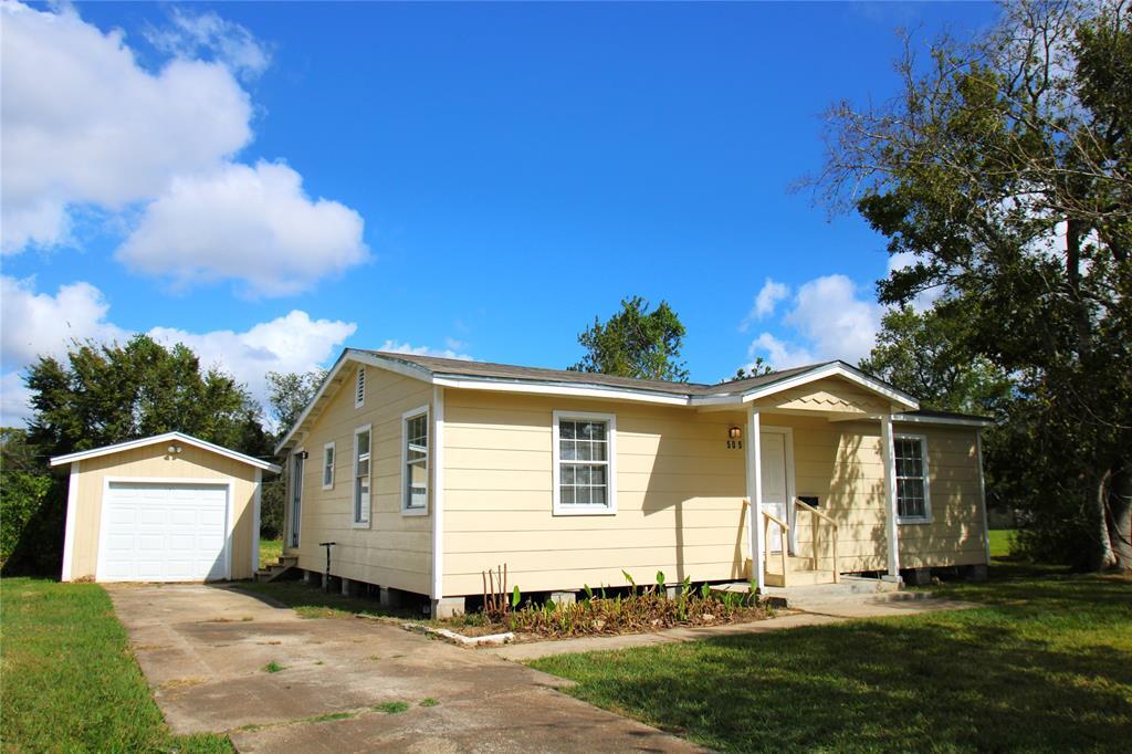 505 Azalea St in Lake Jackson, TX - Building Photo