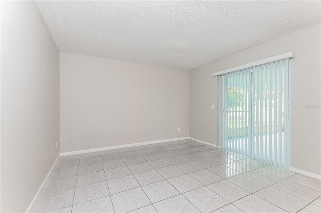 353 Florida Pkwy in Kissimmee, FL - Foto de edificio - Building Photo