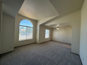 645 Coral Sun Ct in Rio Linda, CA - Building Photo - Building Photo