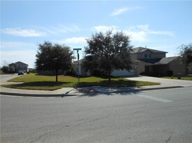 204 Mood Lake Dr in Kyle, TX - Foto de edificio - Building Photo