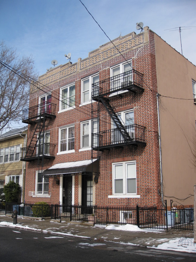 1429 72nd St in Brooklyn, NY - Foto de edificio - Building Photo