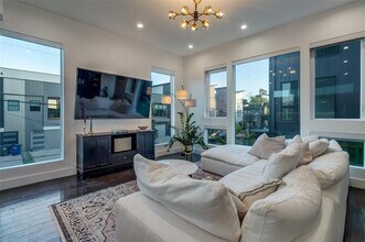 4805 Manett St in Dallas, TX - Building Photo - Building Photo