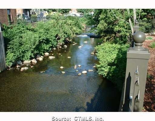 171 Laurel St-Unit -1 in Bristol, CT - Building Photo - Building Photo