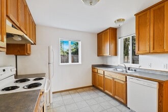 760 NW Paragon Pl in Oak Harbor, WA - Building Photo - Building Photo