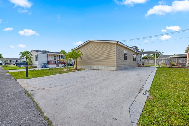property at 11831 Bay Pl