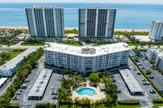 The Patrician in Boca Raton, FL - Foto de edificio - Building Photo