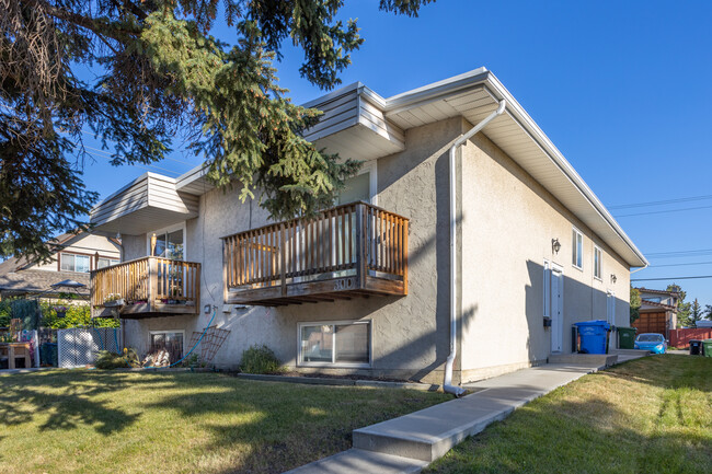 300A Southampton Dr SW in Calgary, AB - Building Photo - Primary Photo