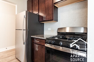 529 W Surf St, Unit 517 in Chicago, IL - Building Photo - Building Photo