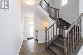218 Ormiston Cres in Ottawa, ON - Building Photo - Building Photo