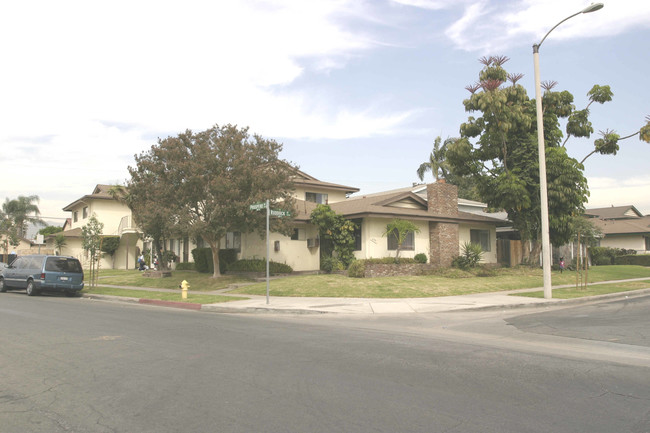 629 E Ruddock St in Covina, CA - Foto de edificio - Building Photo