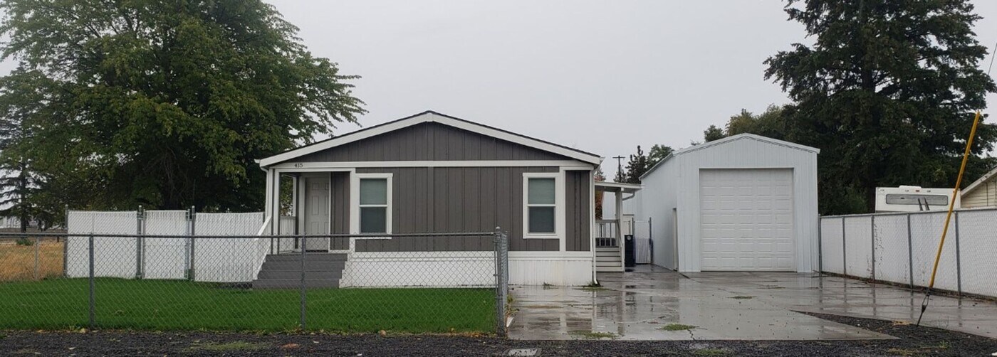 415 S Chronicle Rd in Spokane Valley, WA - Building Photo