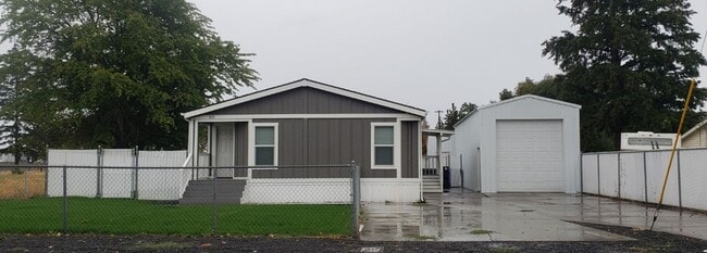 property at 415 S Chronicle Rd