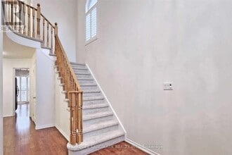 7 Cottinghill Way in Aurora, ON - Building Photo - Building Photo