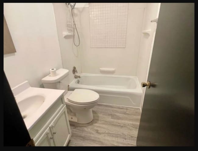 1873-1875 E Post Rd, Unit 1875 E Post Rd in Beloit, WI - Building Photo - Building Photo