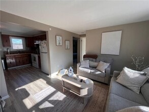 20 Sunrise Dr in Westerly, RI - Foto de edificio - Building Photo