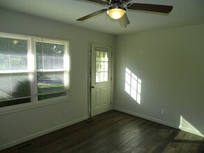 827 Dennis St in Adrian, MI - Building Photo - Building Photo