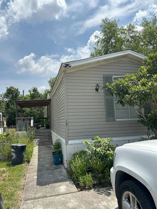 6111 Nueces Park Road in Humble, TX - Building Photo