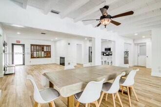 2639 Monroe St in Hollywood, FL - Building Photo - Building Photo