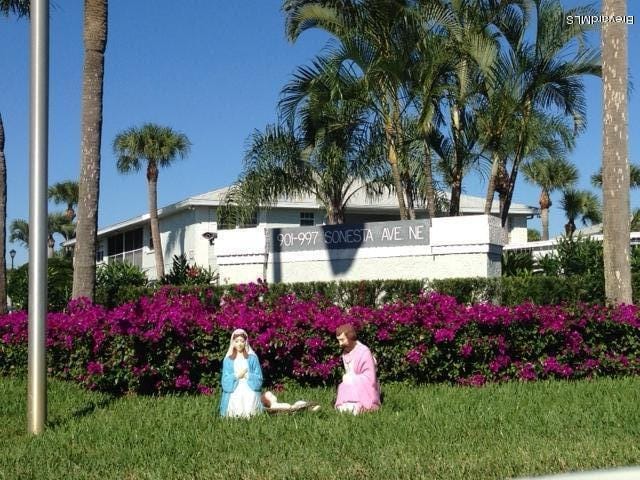 property at 987 Sonesta Ave NE