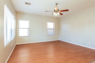 9125 W Raymond St in Tolleson, AZ - Foto de edificio - Building Photo