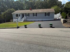 29 Blueberry Hill Rd in Groton, CT - Building Photo - Building Photo
