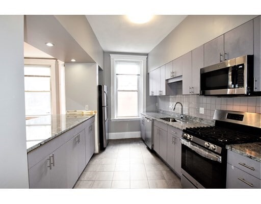 83 Glenville Ave, Unit 3